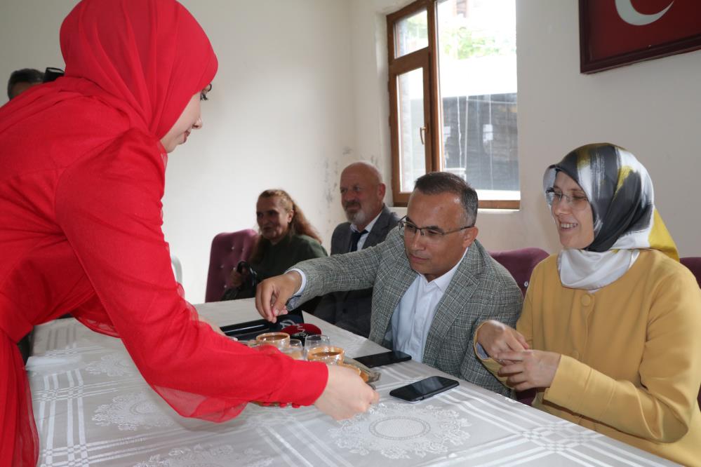 Vali Çeber, İHA Muhabiri Hasan Fehmi Demir'e kız istedi