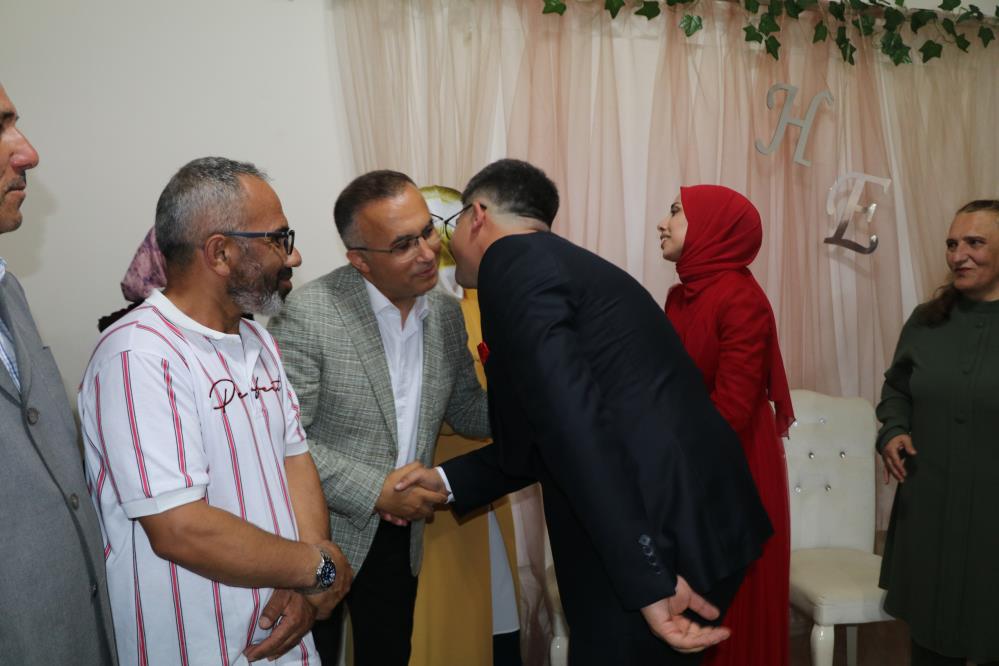 Vali Çeber, İHA Muhabiri Hasan Fehmi Demir'e kız istedi