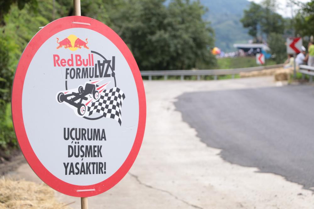 Tahta araba yarışları nefes kesti