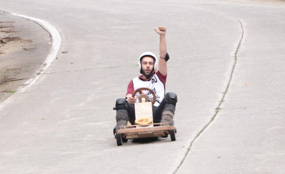Tahta araba yarışları nefes kesti