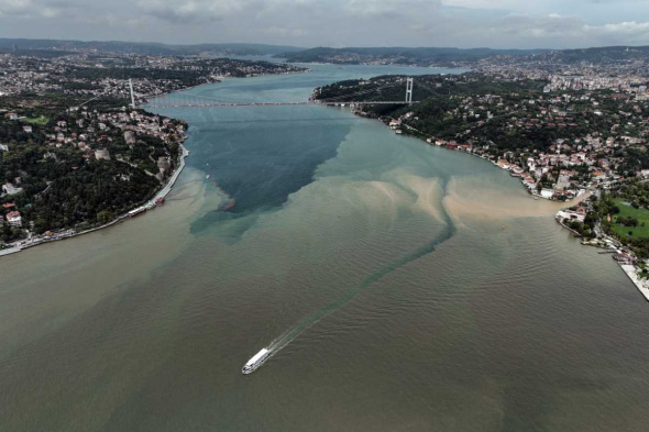 Şiddetli Yağmurun ardından İstanbul'da deniz çamura bulandı