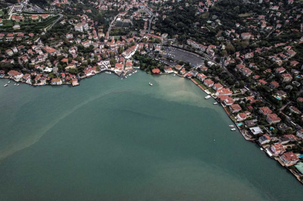 Şiddetli Yağmurun ardından İstanbul'da deniz çamura bulandı