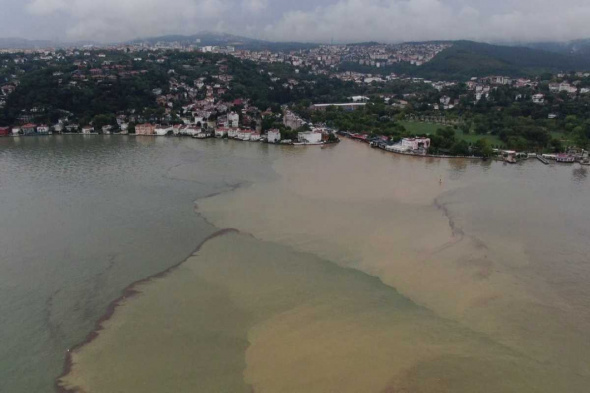 Şiddetli Yağmurun ardından İstanbul'da deniz çamura bulandı