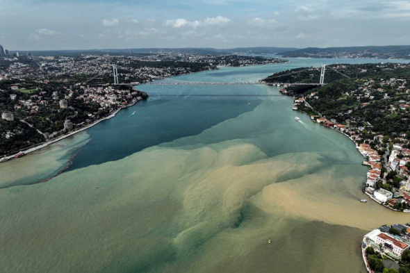 Şiddetli Yağmurun ardından İstanbul'da deniz çamura bulandı