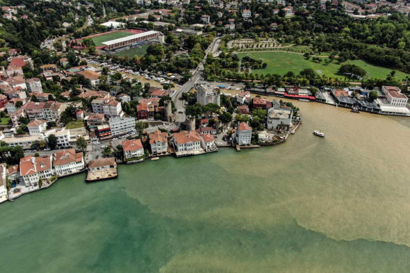 Şiddetli Yağmurun ardından İstanbul'da deniz çamura bulandı