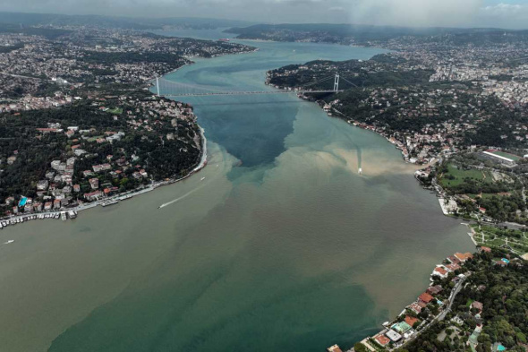 Şiddetli Yağmurun ardından İstanbul'da deniz çamura bulandı