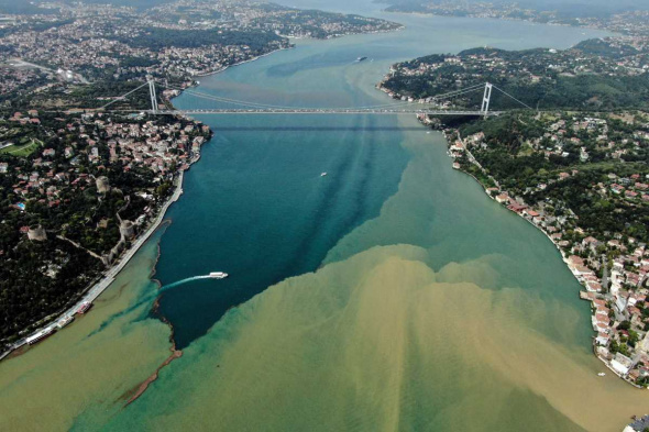Şiddetli Yağmurun ardından İstanbul'da deniz çamura bulandı