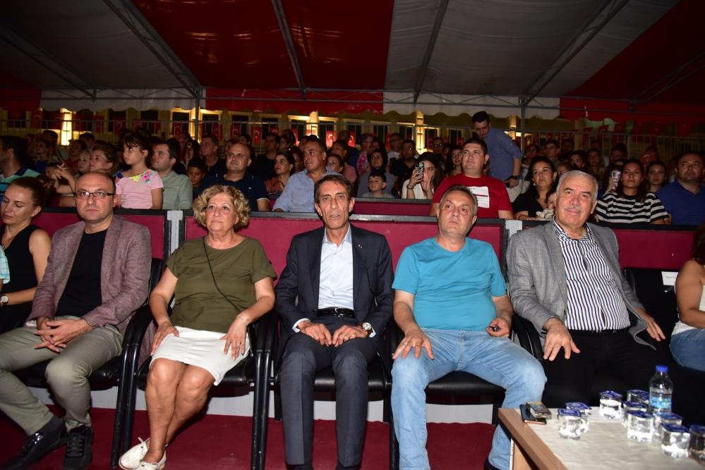 Melek Mosso konser fotoğrafları