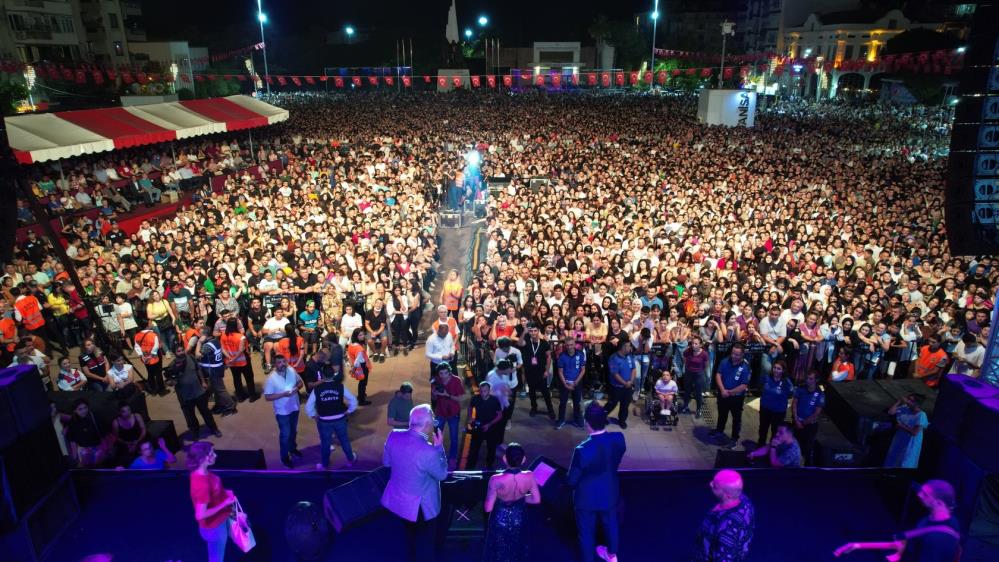 Melek Mosso konser fotoğrafları