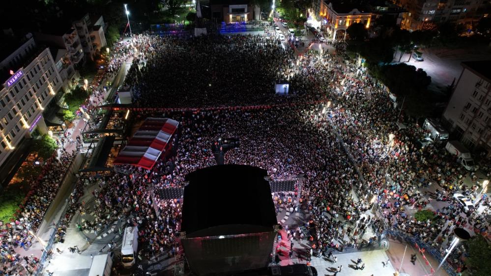 Melek Mosso konser fotoğrafları