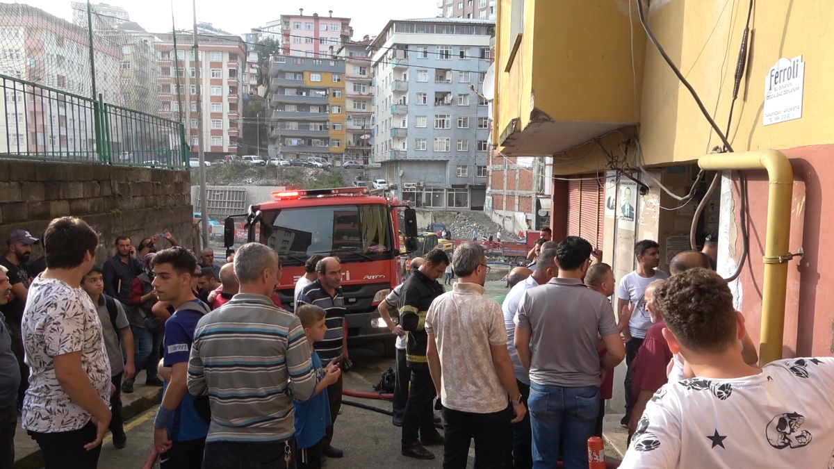 Rize'de 7 katlı binada yangın çıktı