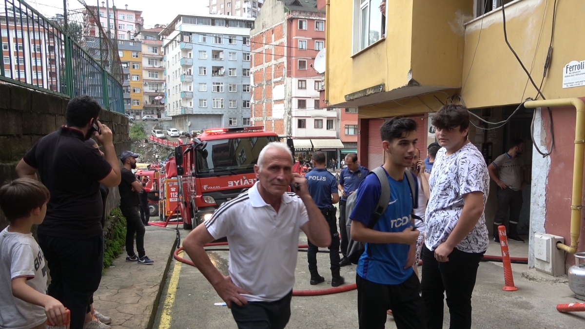 Rize'de 7 katlı binada yangın çıktı
