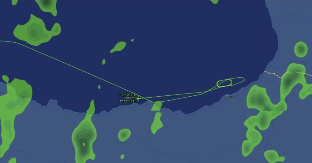 Hava muhalefeti nedeniyle Rize'ye inemeyen uçak Samsun'a inmek zorunda kaldı