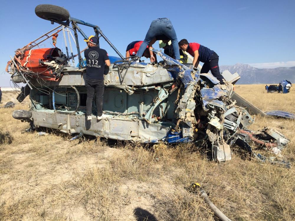 Marmaris’teki yangına destek için giden helikopter düştü