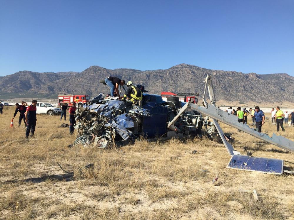 Marmaris’teki yangına destek için giden helikopter düştü