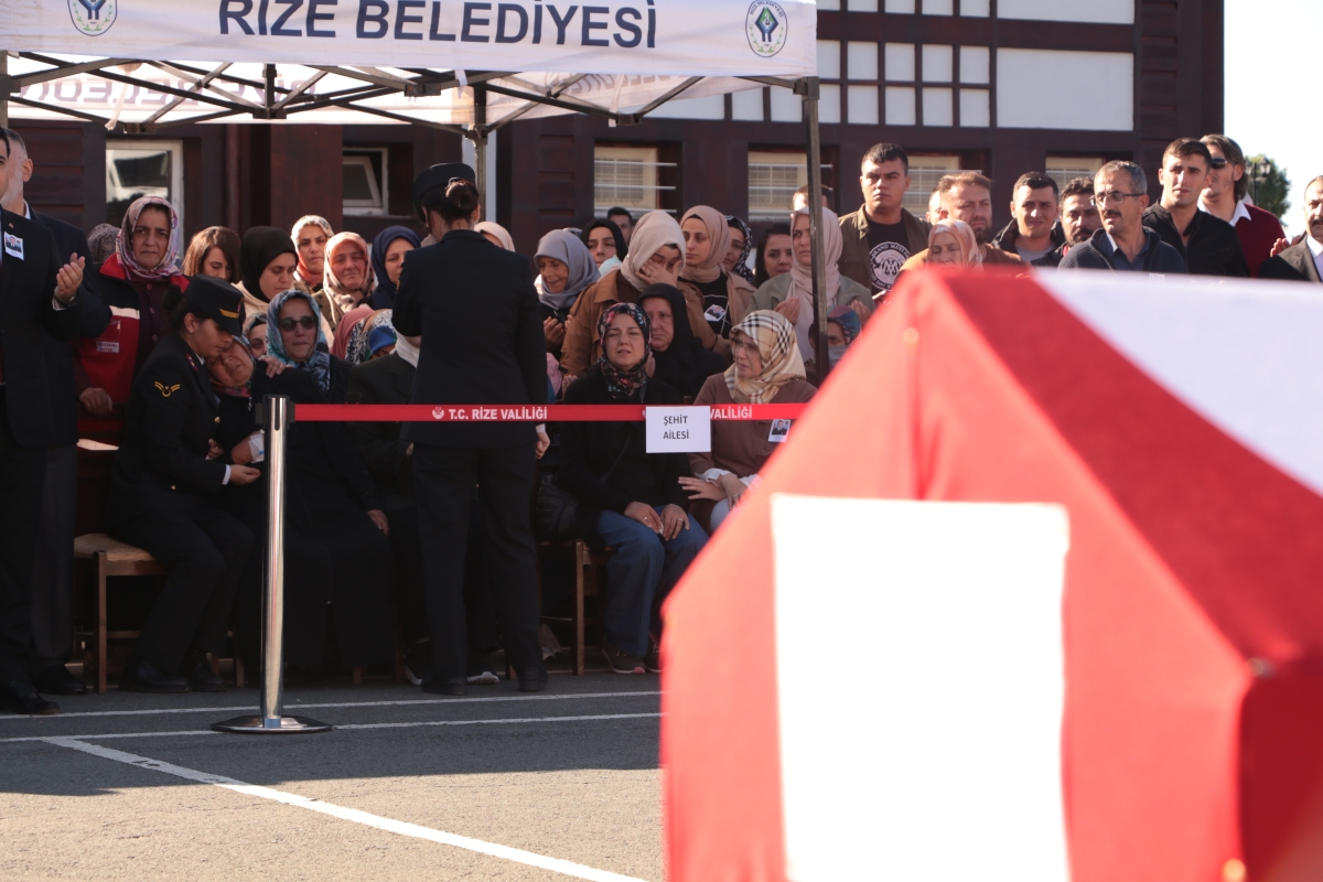 Rize'de görevi başında şehit olan asker törenle memleketine uğurlandı