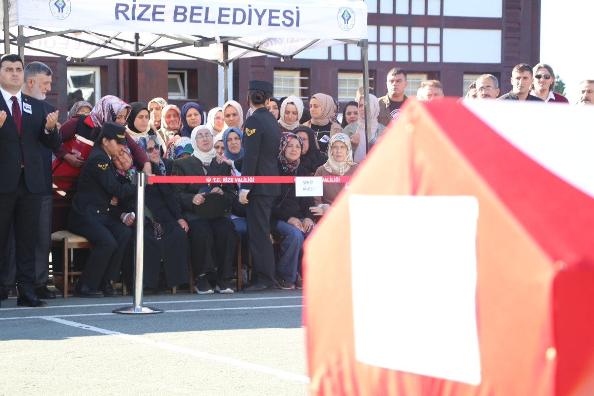 Rize'de görevi başında şehit olan asker törenle memleketine uğurlandı