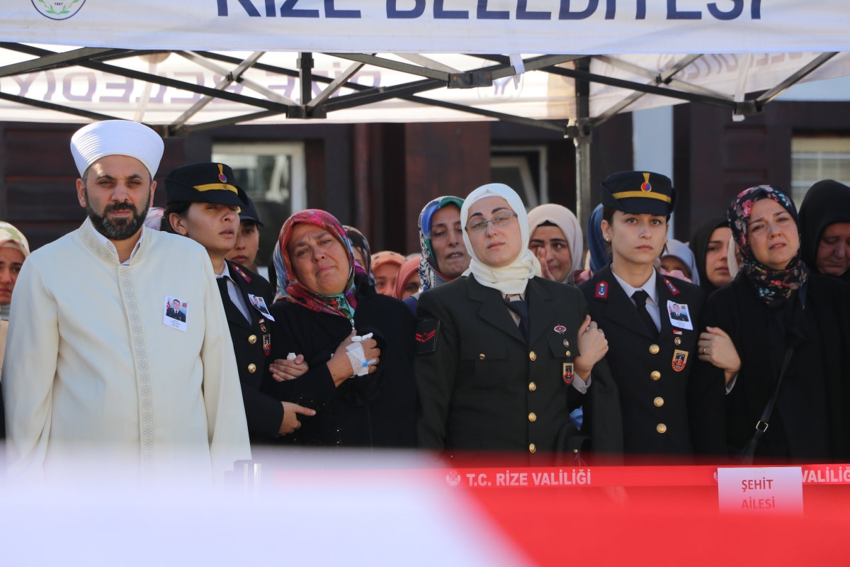 Rize'de görevi başında şehit olan asker törenle memleketine uğurlandı
