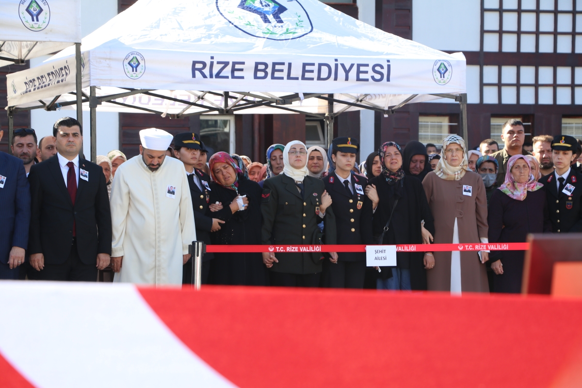 Rize'de görevi başında şehit olan asker törenle memleketine uğurlandı