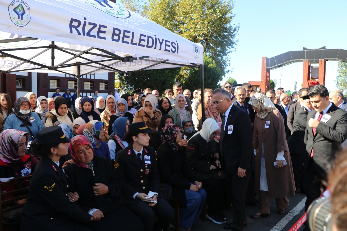 Rize'de görevi başında şehit olan asker törenle memleketine uğurlandı
