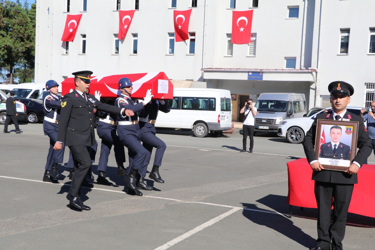 Rize'de görevi başında şehit olan asker törenle memleketine uğurlandı
