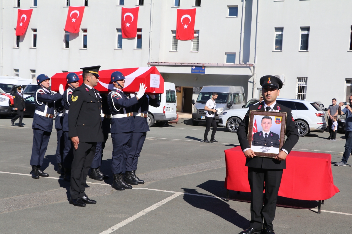 Rize'de görevi başında şehit olan asker törenle memleketine uğurlandı