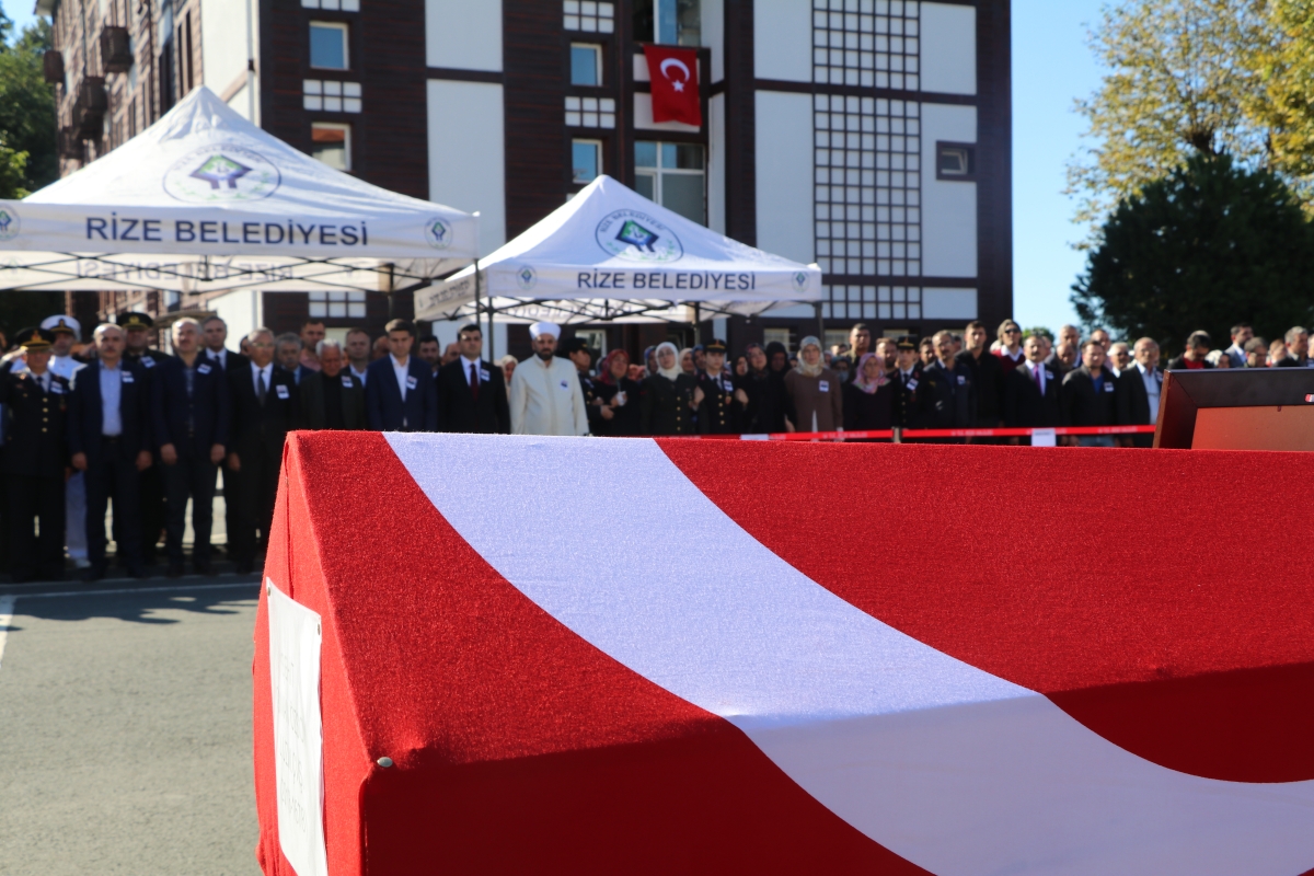 Rize'de görevi başında şehit olan asker törenle memleketine uğurlandı