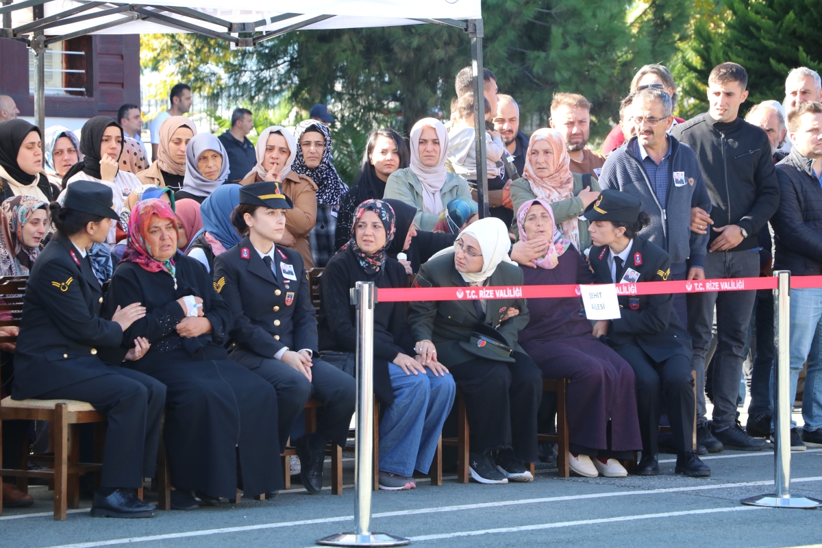 Rize'de görevi başında şehit olan asker törenle memleketine uğurlandı