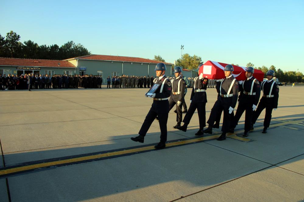 Rize'de görevi başında şehit olan asker törenle memleketine uğurlandı