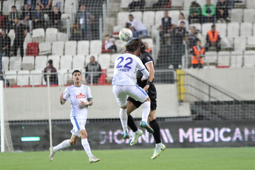 Çaykur Rizespor-Altay maçı fotoğrafları