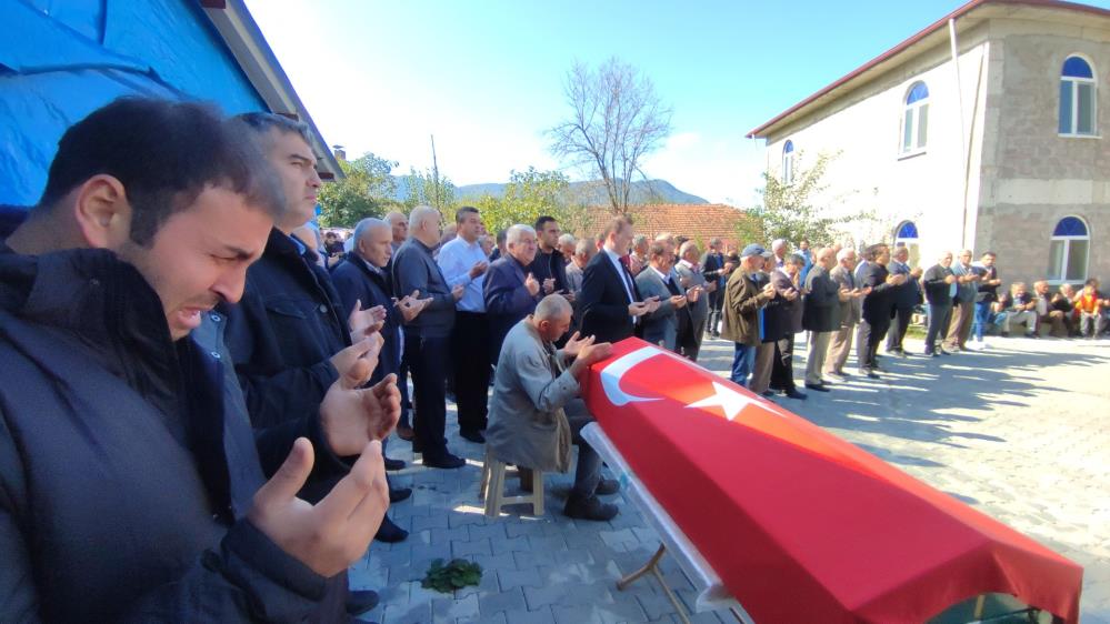 Bartın'da ki maden kazasında hayatını kaybedenler toprağa veriliyor