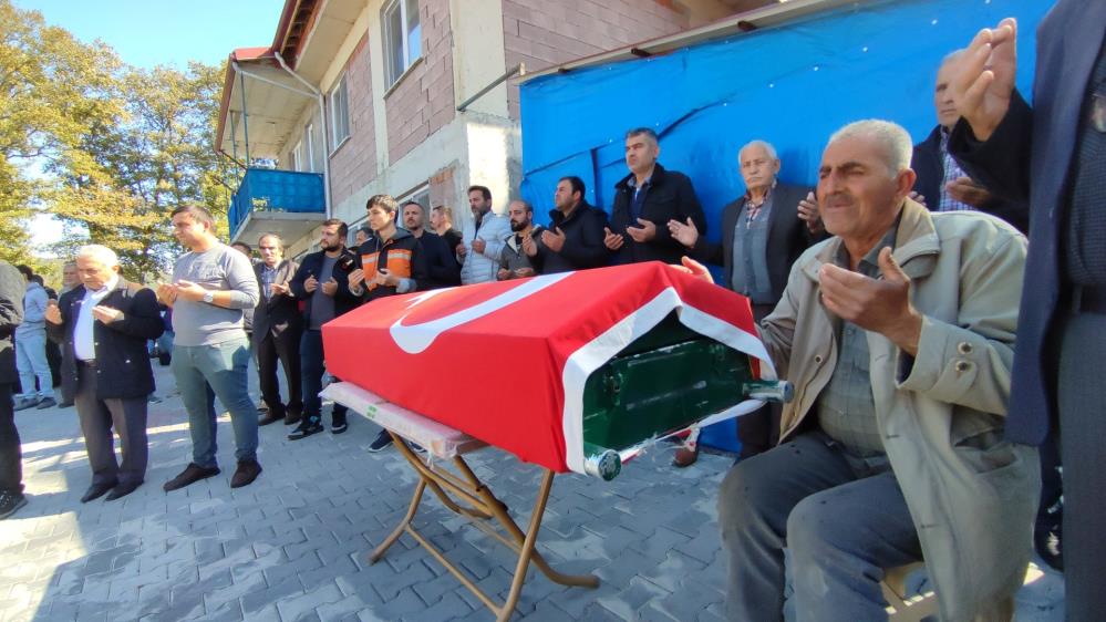Bartın'da ki maden kazasında hayatını kaybedenler toprağa veriliyor