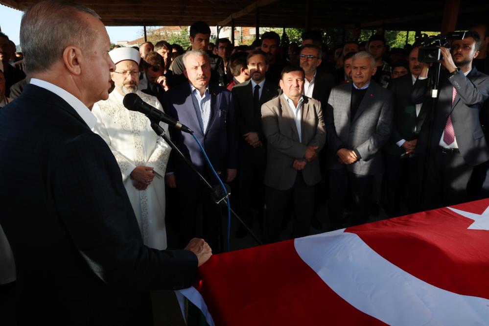 Bartın'da ki maden kazasında hayatını kaybedenler toprağa veriliyor