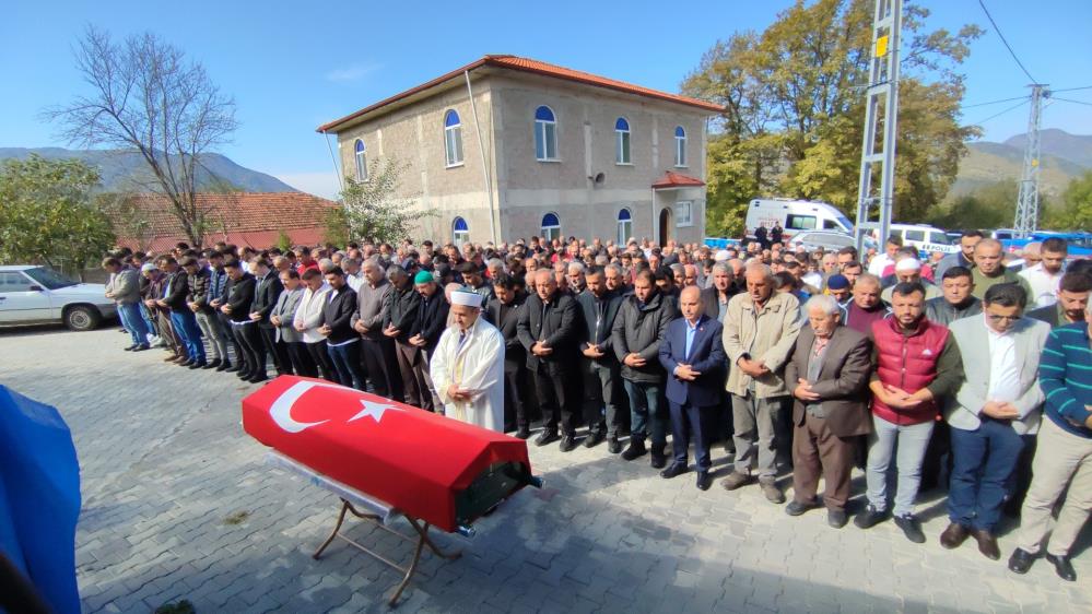 Bartın'da ki maden kazasında hayatını kaybedenler toprağa veriliyor