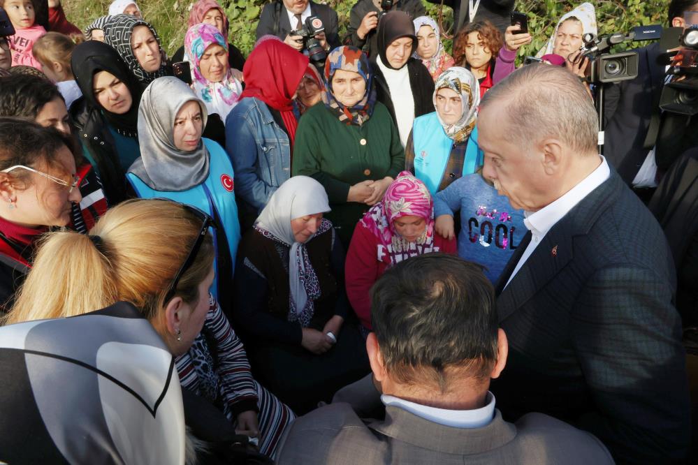Bartın'da ki maden kazasında hayatını kaybedenler toprağa veriliyor