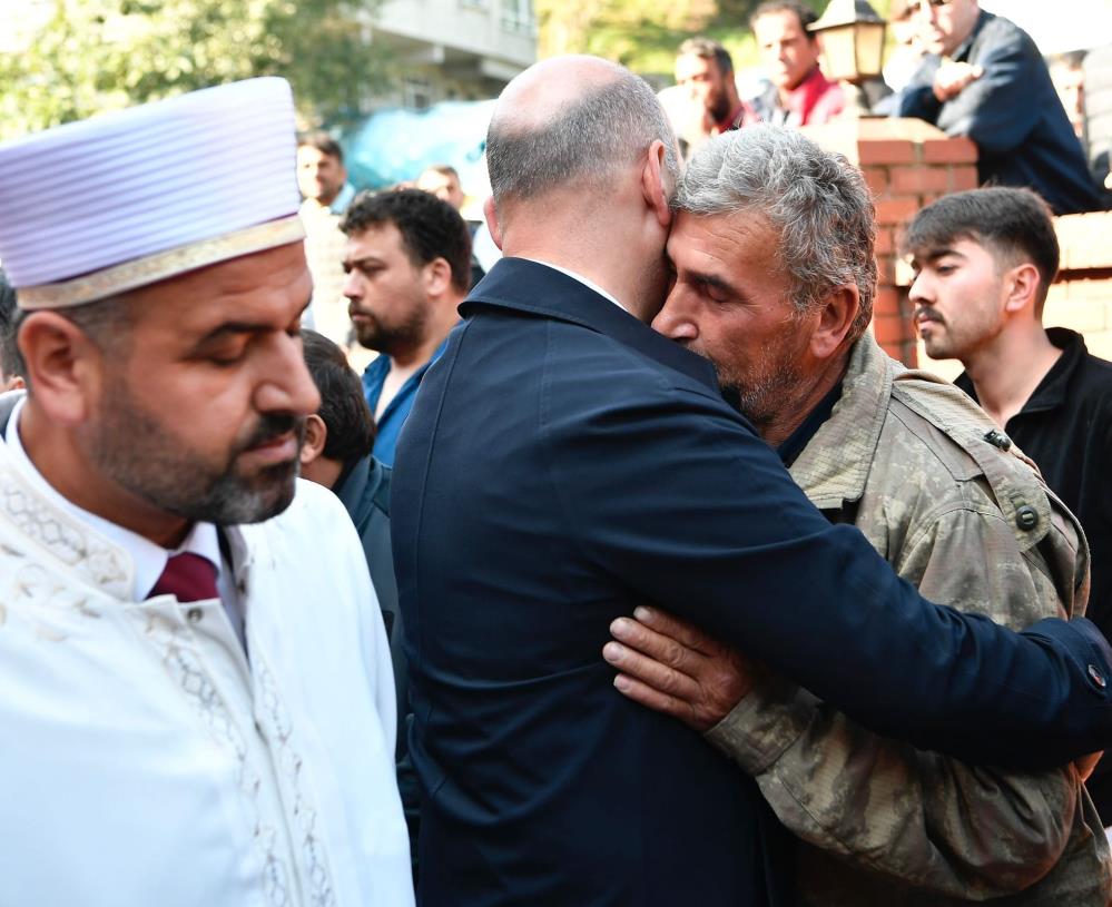 Bartın'da ki maden kazasında hayatını kaybedenler toprağa veriliyor