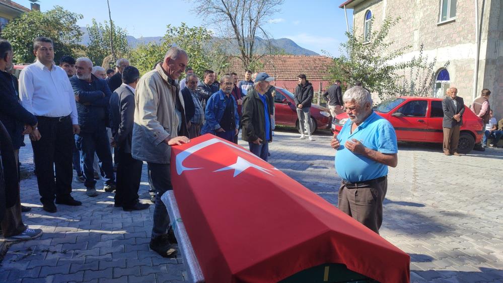 Bartın'da ki maden kazasında hayatını kaybedenler toprağa veriliyor