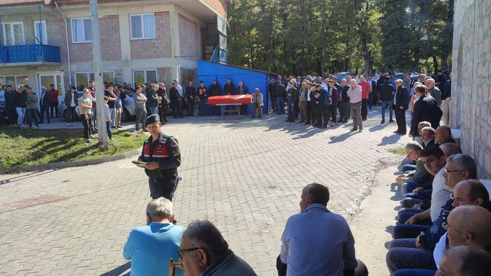 Bartın'da ki maden kazasında hayatını kaybedenler toprağa veriliyor
