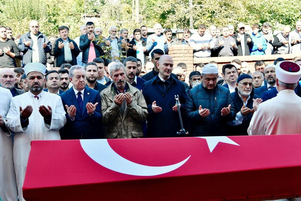 Bartın'da ki maden kazasında hayatını kaybedenler toprağa veriliyor