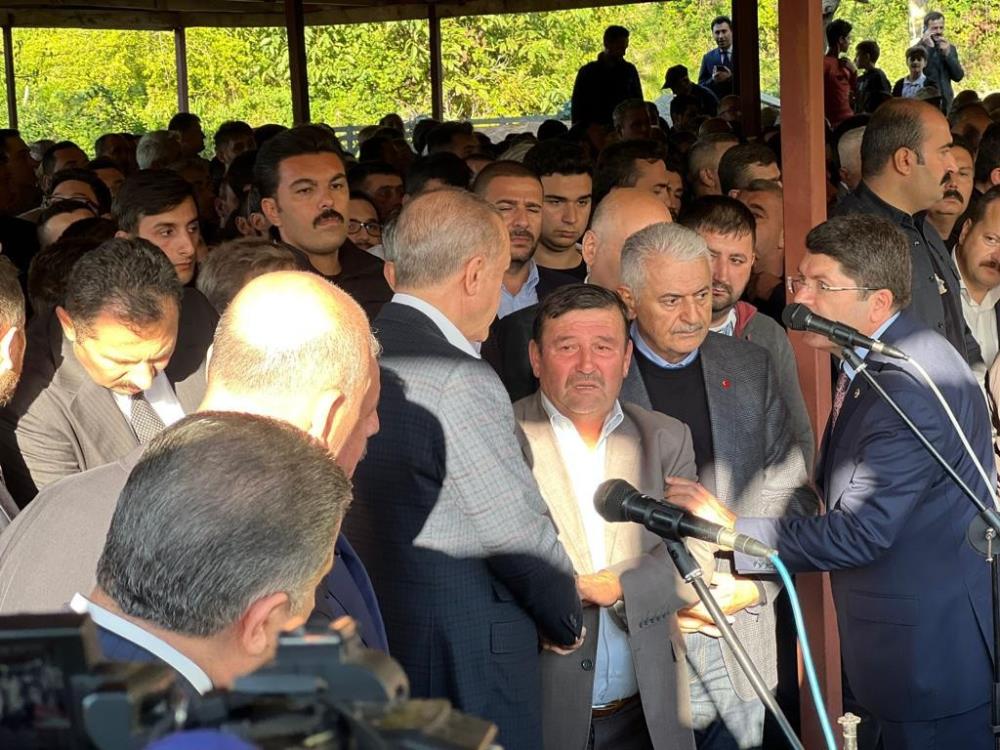 Bartın'da ki maden kazasında hayatını kaybedenler toprağa veriliyor