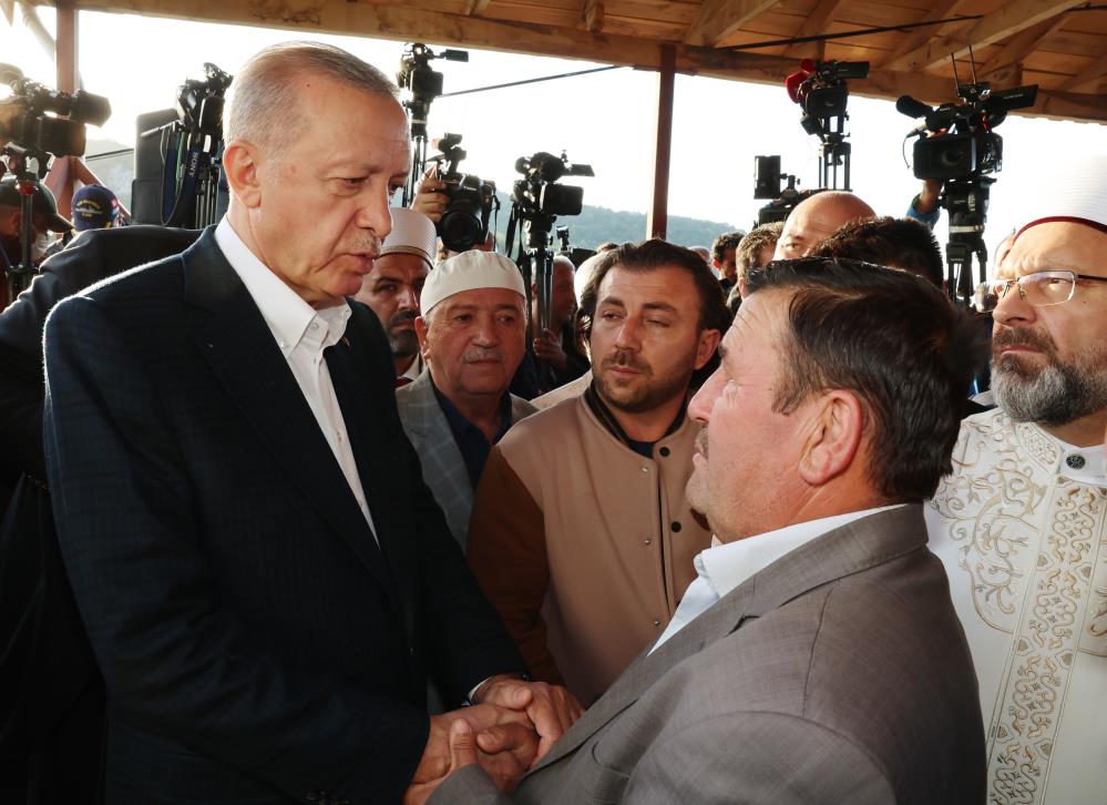 Bartın'da ki maden kazasında hayatını kaybedenler toprağa veriliyor