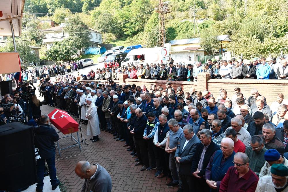 Bartın'da ki maden kazasında hayatını kaybedenler toprağa veriliyor
