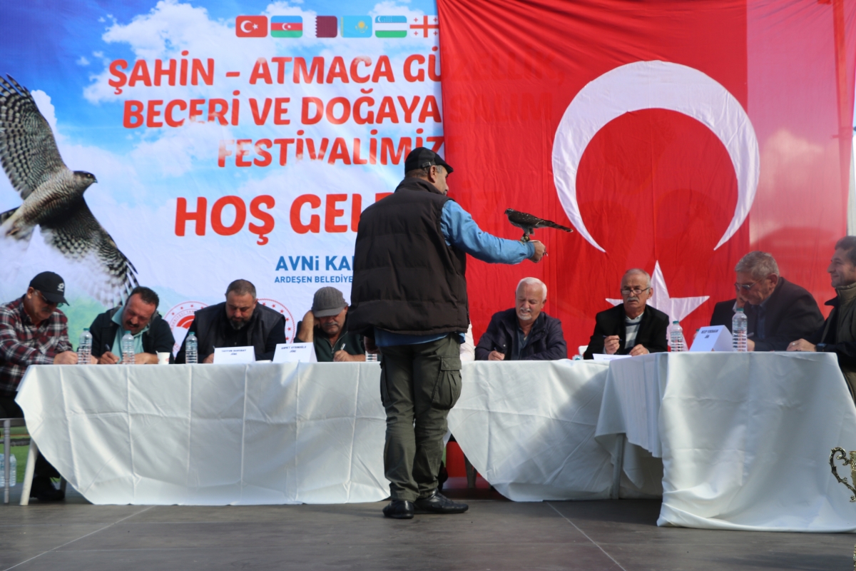Rize'de atmaca güzellik festivali renkli görüntülere sahne oldu