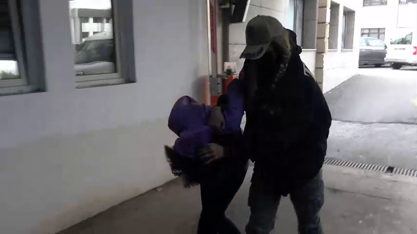 Bombayı bırakan kadın yakalandı