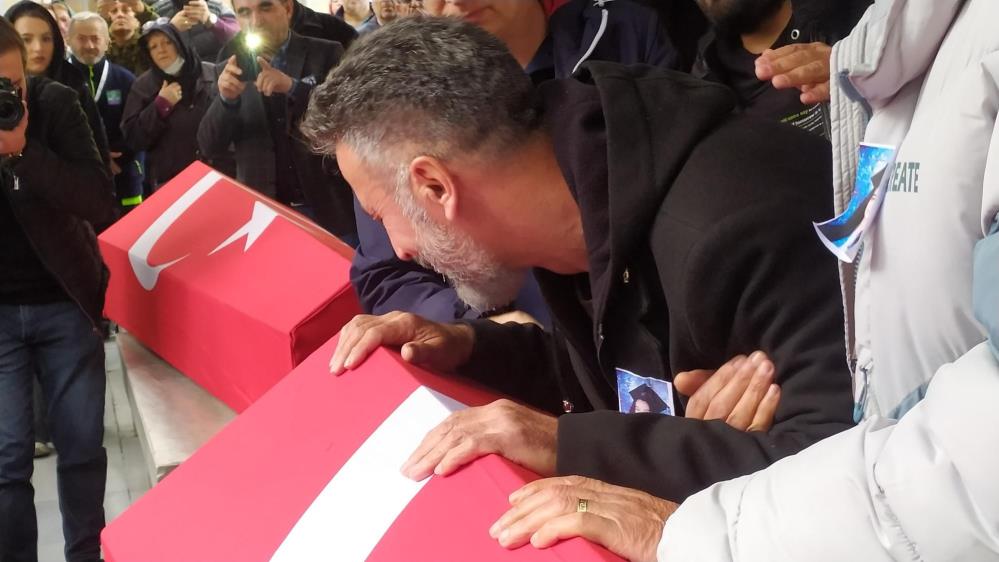 Saldırıda hayatını kaybeden anne kız son yolculuğuna uğurlandı