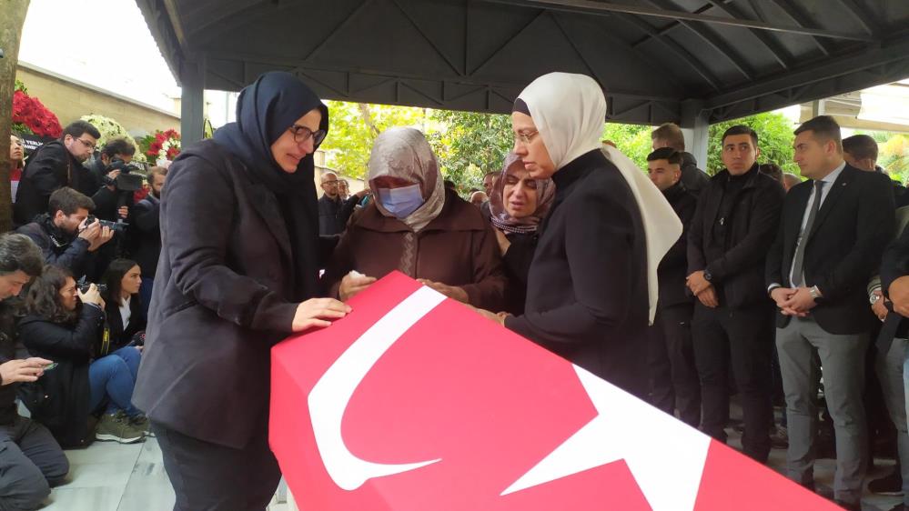 Saldırıda hayatını kaybeden anne kız son yolculuğuna uğurlandı