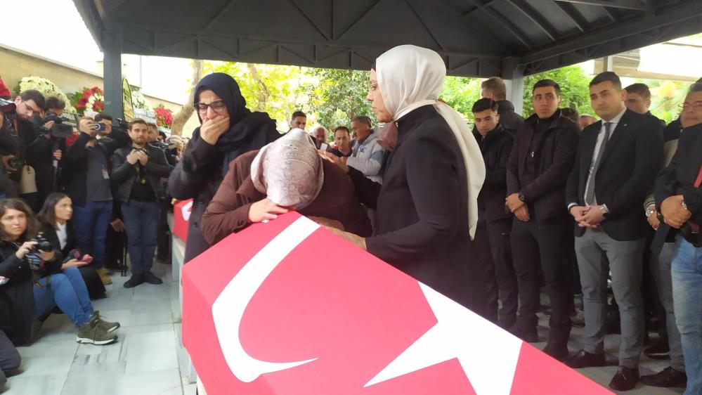 Saldırıda hayatını kaybeden anne kız son yolculuğuna uğurlandı