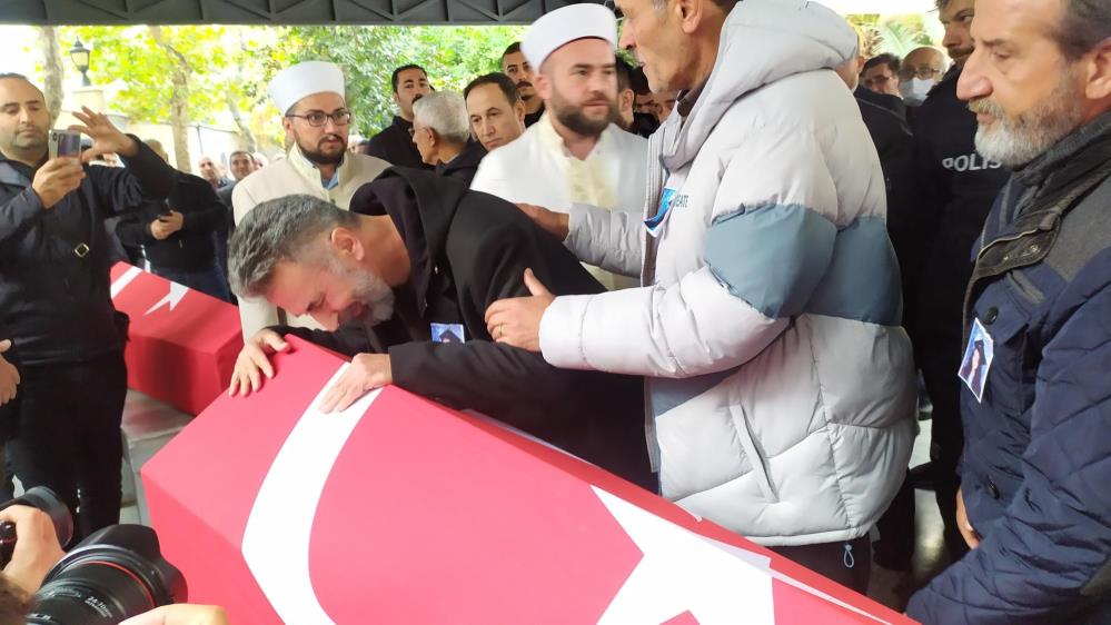 Saldırıda hayatını kaybeden anne kız son yolculuğuna uğurlandı
