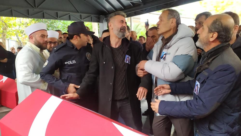 Saldırıda hayatını kaybeden anne kız son yolculuğuna uğurlandı