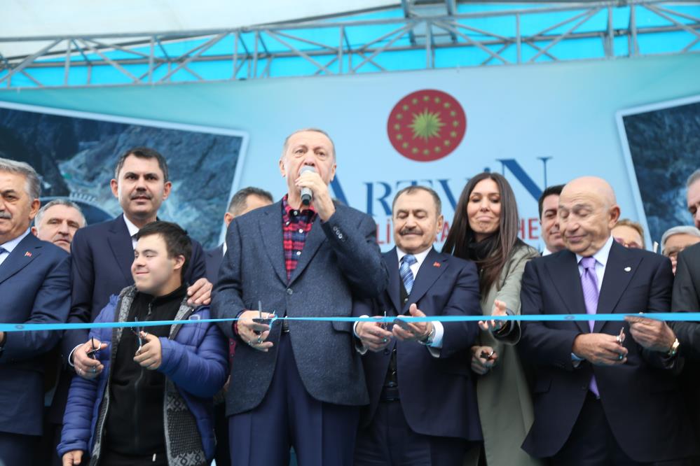 Cumhurbaşkanı Erdoğan Yusufeli'nde baraj su tutma törenine katıldı